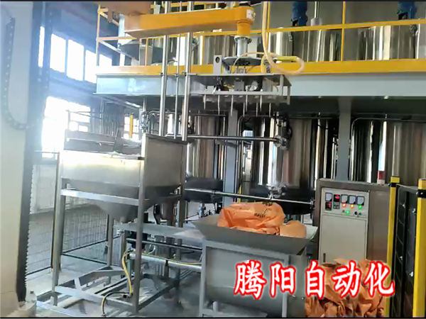 尿素立柱拆包機引領生產(chǎn)變革